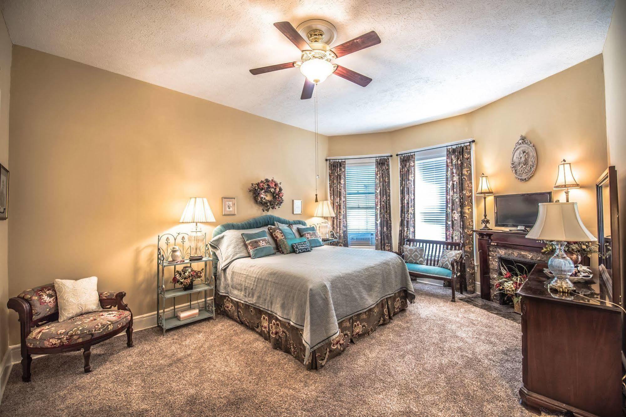 Inn At St James Court Louisville Buitenkant foto