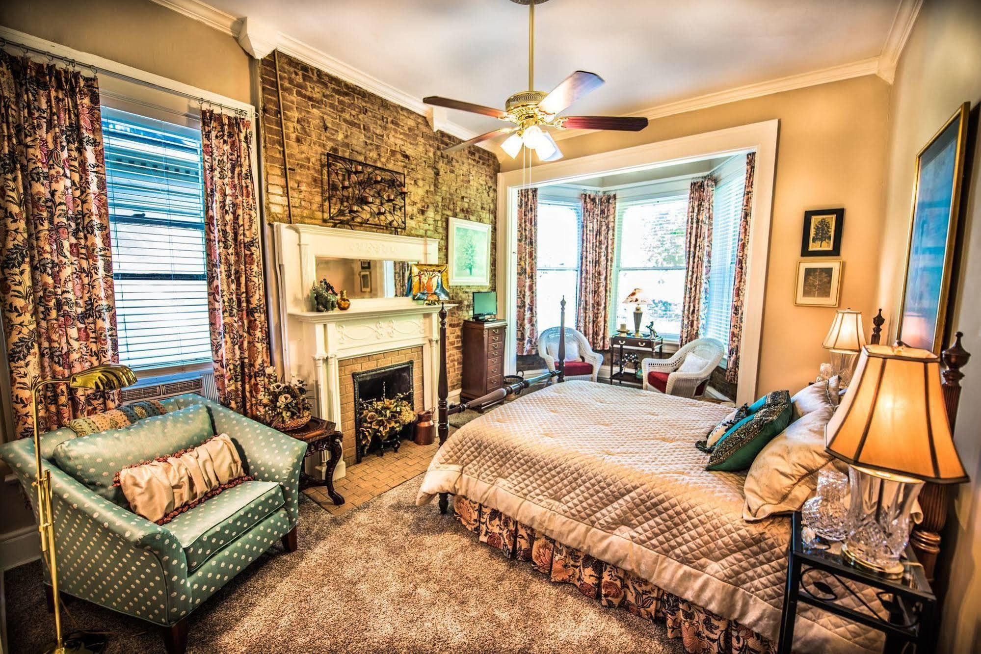 Inn At St James Court Louisville Buitenkant foto