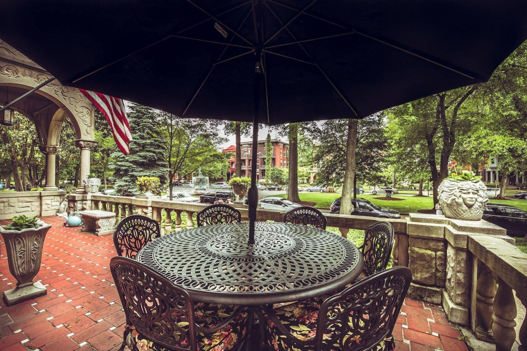 Inn At St James Court Louisville Buitenkant foto